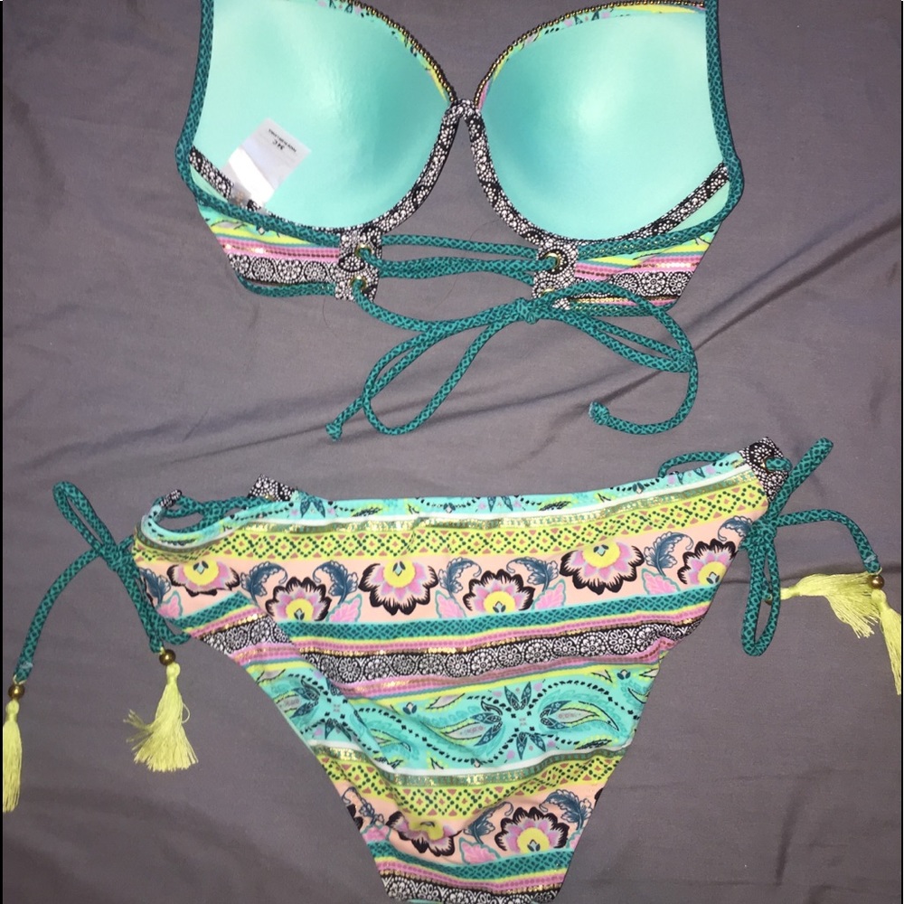 Colorful bikini - Picture 2 of 3